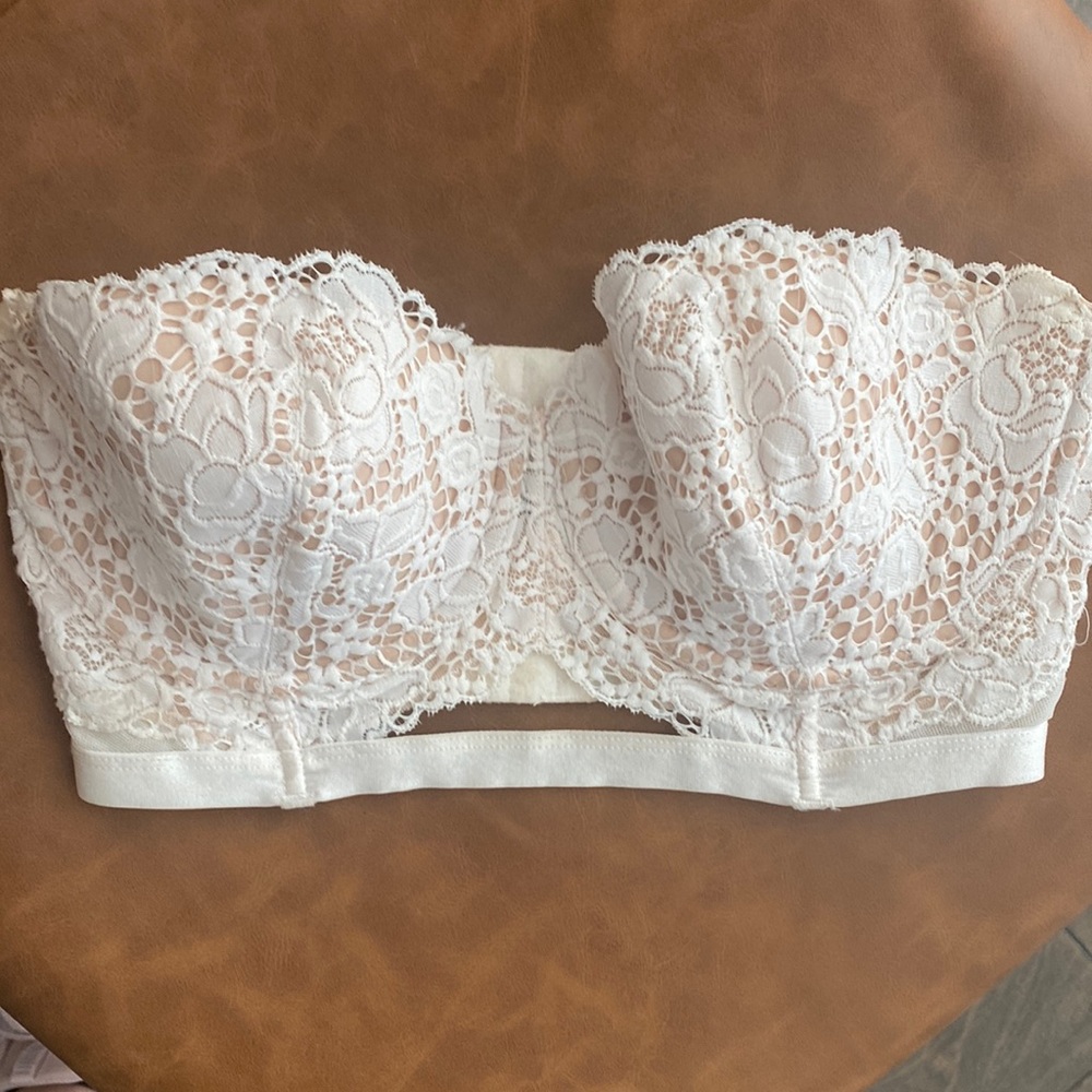 Victoria’s Secret 34DD strapless bra